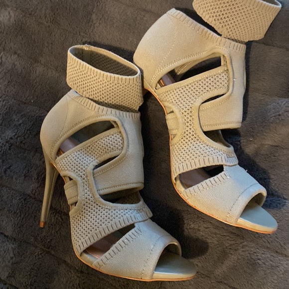 KHAKI ZARA HEELS - Picture 1 of 9